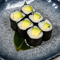 44C. Kappa maki (rollito de aguacate)