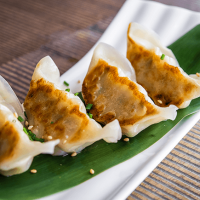24. Kuo-tie, gyozas de carne y verduras a la plancha