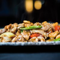 56. Pollo con verduras y anacardo